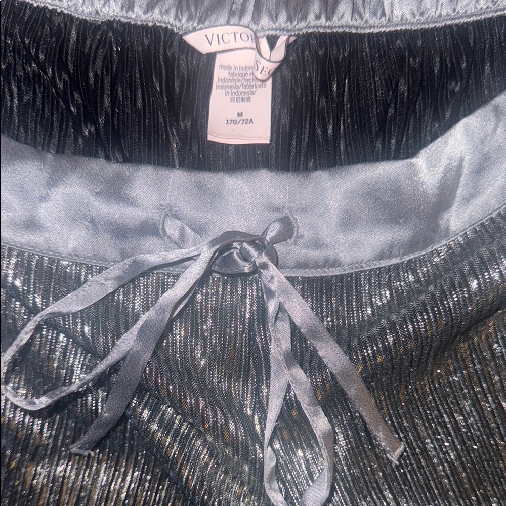 VS| Silver Metallic Shine Pleated Pajama Lounge Short​s - Picture 7 of 10